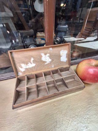 Caja de madera antigua