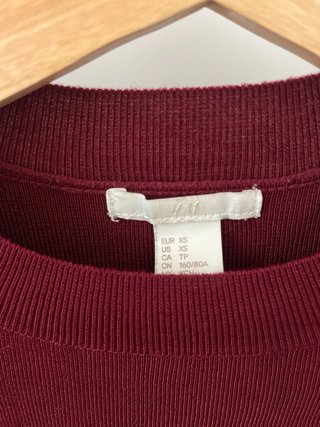 Jersey H&M granate con volantes Talla XS