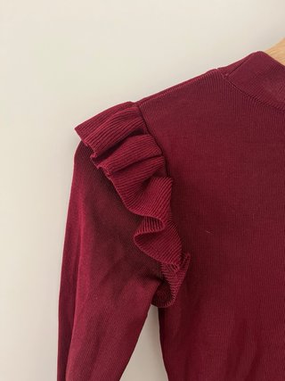 Jersey H&M granate con volantes Talla XS