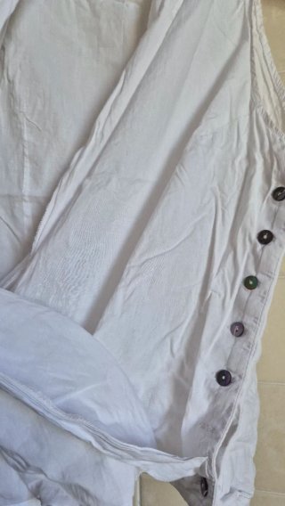 MEUKE Top bianco con bottoni