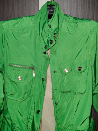 Chaqueta verde con cinturón