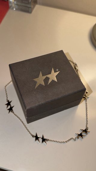 Collar Twojeys Estrellas Plata y Negro