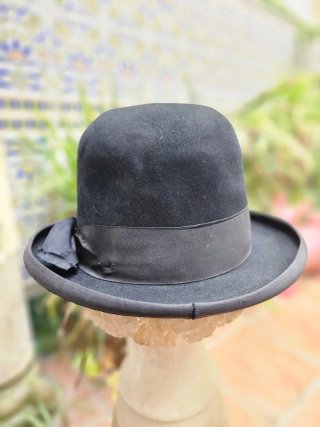 Gorro negro con lazo de la marca Super Flechet