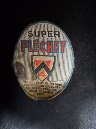 Gorro negro con lazo de la marca Super Flechet