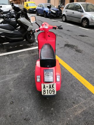 Vespa PK75 Roja fluorescente Scooter Manual