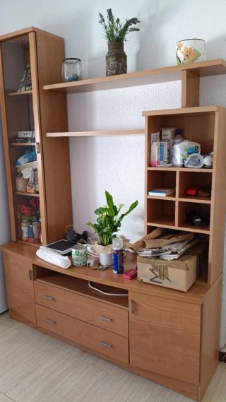 Mueble de salón madera y cristal
