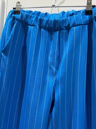 Completo giacca e pantalone turchese a righe