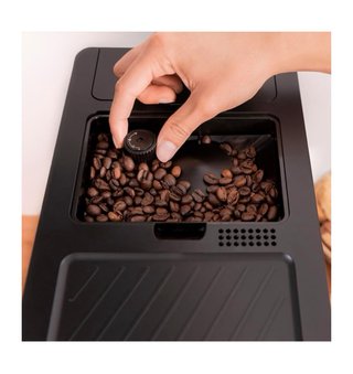 Cafetera Superautomática Negra