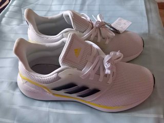 Zapatillas Adidas Blancas y Amarillas