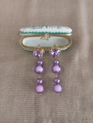 Orecchini stile vintage chic pendenti viola