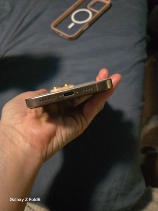 iPhone 16 Pro Max Dorado/Plateado