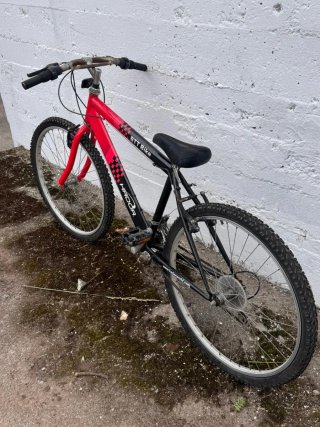 HADOR BTT ROJA Y NEGRA - OCASIÓN