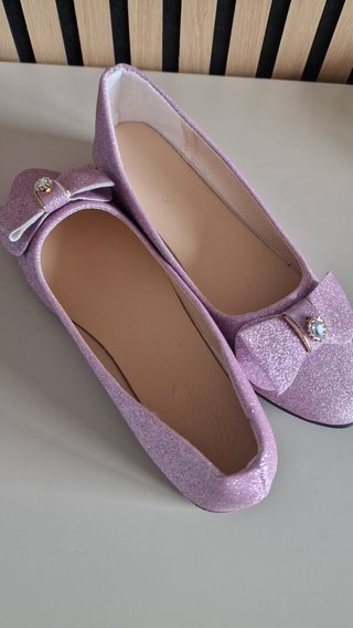 Sapatos rasos lilás com brilho