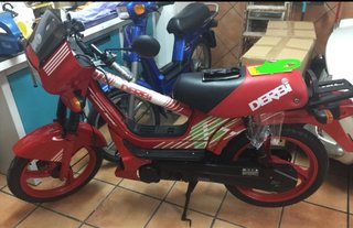 Derbi Variant Sport R pedales