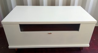 Mesa, carrito o mueble de TV de madera maciza con