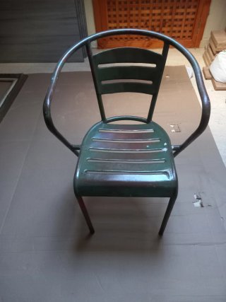 Silla de patio o jardín metálica