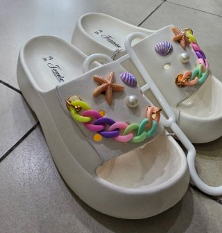 Ciabatte bianche rialzate