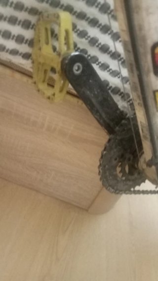 Bicicleta de montaña por patinete eléctrico