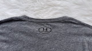 Camiseta Under Armour Wisconsin Badgers Gris