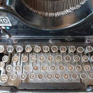 Máquina de escribir Hispano-Olivetti M40