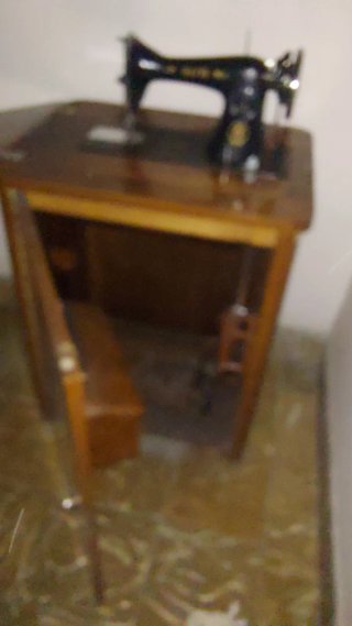 Máquina de coser ALFA con mueble