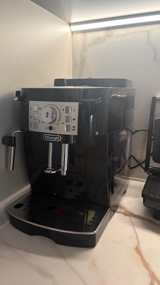 Cafetera DeLonghi Magnifica S Negra