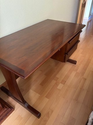 Mesa de escritorio de madera