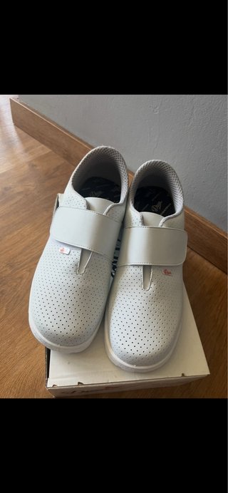 Zapatos Sanitarios Dian Altea Blancos número 45.