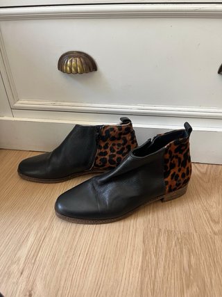 Botines Gadea Piel Negro y Animal Print