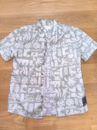 Camisa Estampada Gris y Blanca Talla 11-12 años