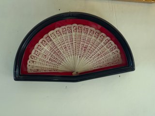 Abanico oriental enmarcado decorativo