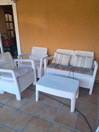 Sofá y sillones de PVC blanco