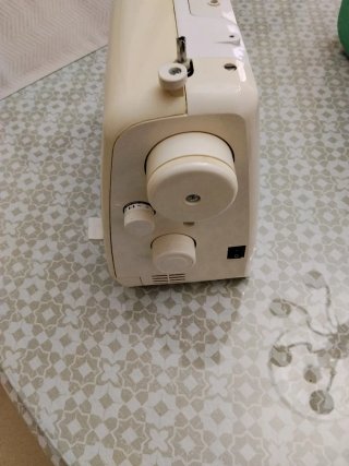Máquina de coser Super sewing Machine, funciona pe
