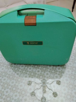 Máquina de coser Super sewing Machine, funciona pe
