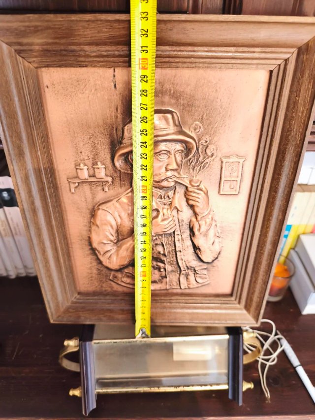 Cuadro cobre repujado hombre fumando pipa