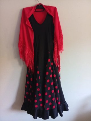 Vestido y mantón de flamenca/gitana niña de 6 a 8