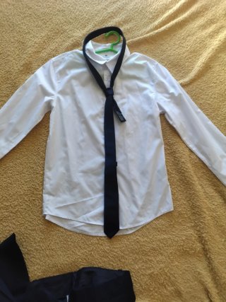 Traje de niño azul marino. H&M 8-9años