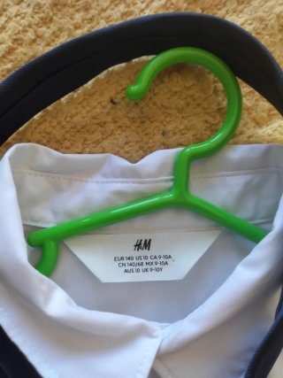 Traje de niño azul marino. H&M 8-9años
