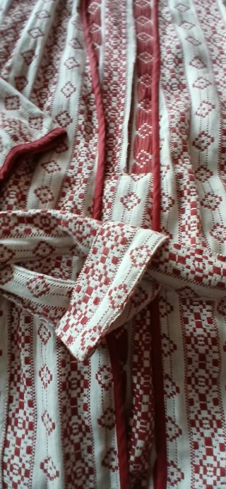Cazadora étnica beige y roja