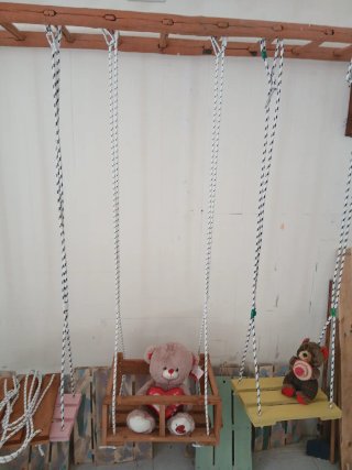 Altalena in legno per bambini