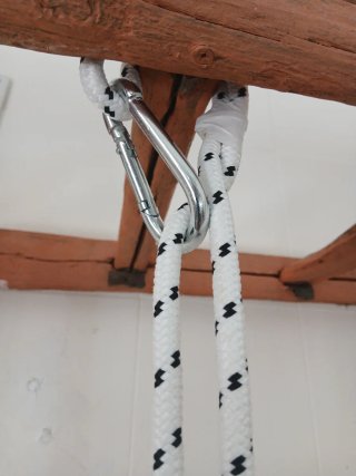 Altalena in legno per bambini