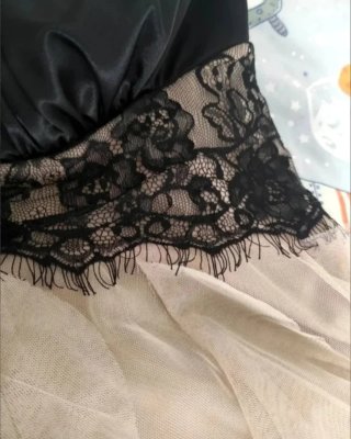 Vestido de fiesta beige y negro