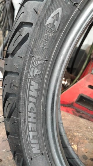 Michelin 100/80 R14 48P Neumático