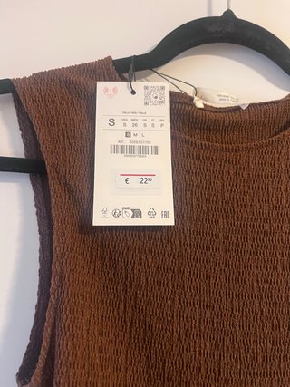 Vestido marrón con aberturas