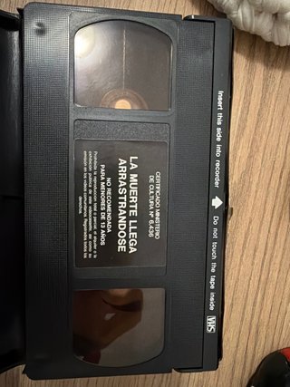 Película VHS La Muerte Llega Arrastrándose