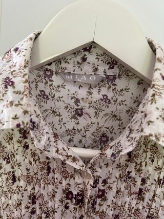 Camisa vintage floral morada y blanca