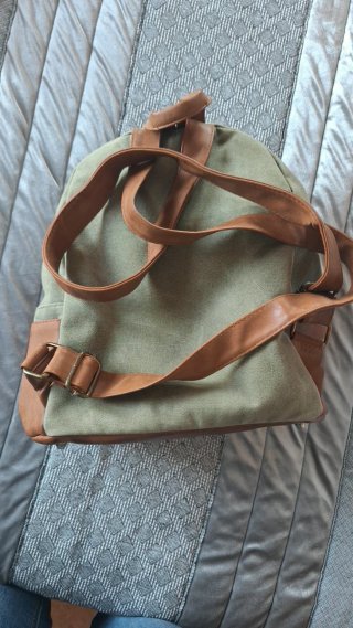 Mochila verde y marrón