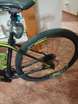 Bicicleta de Montaña Trek Negra y Verde muy cuidad