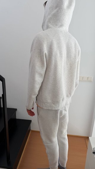 Conjunto Nike Tech Fleece Gris y Naranja