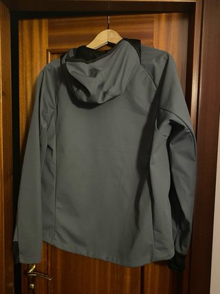 Chaqueta Softshell +8000 Negra y Gris
